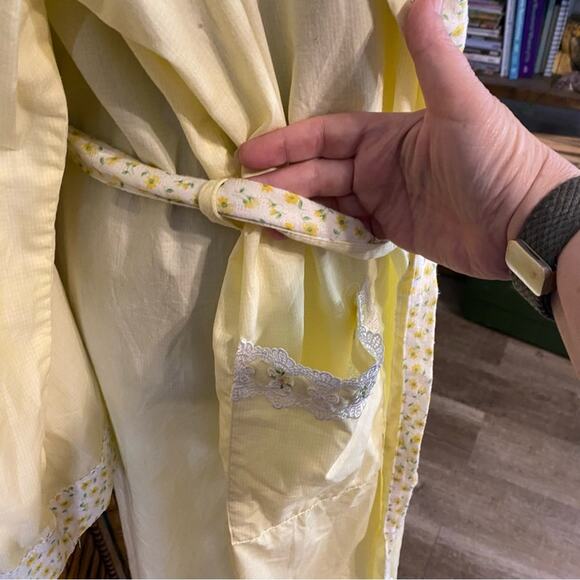 Secret treasures butter yellow ditzy floral cotton blend robe cottagecore large - Picture 11 of 15